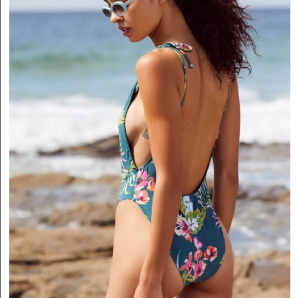 NWT Billabong x UO Island Hop one-piece swimsuit